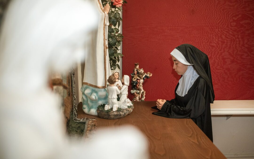 a nun praying to virgin mary