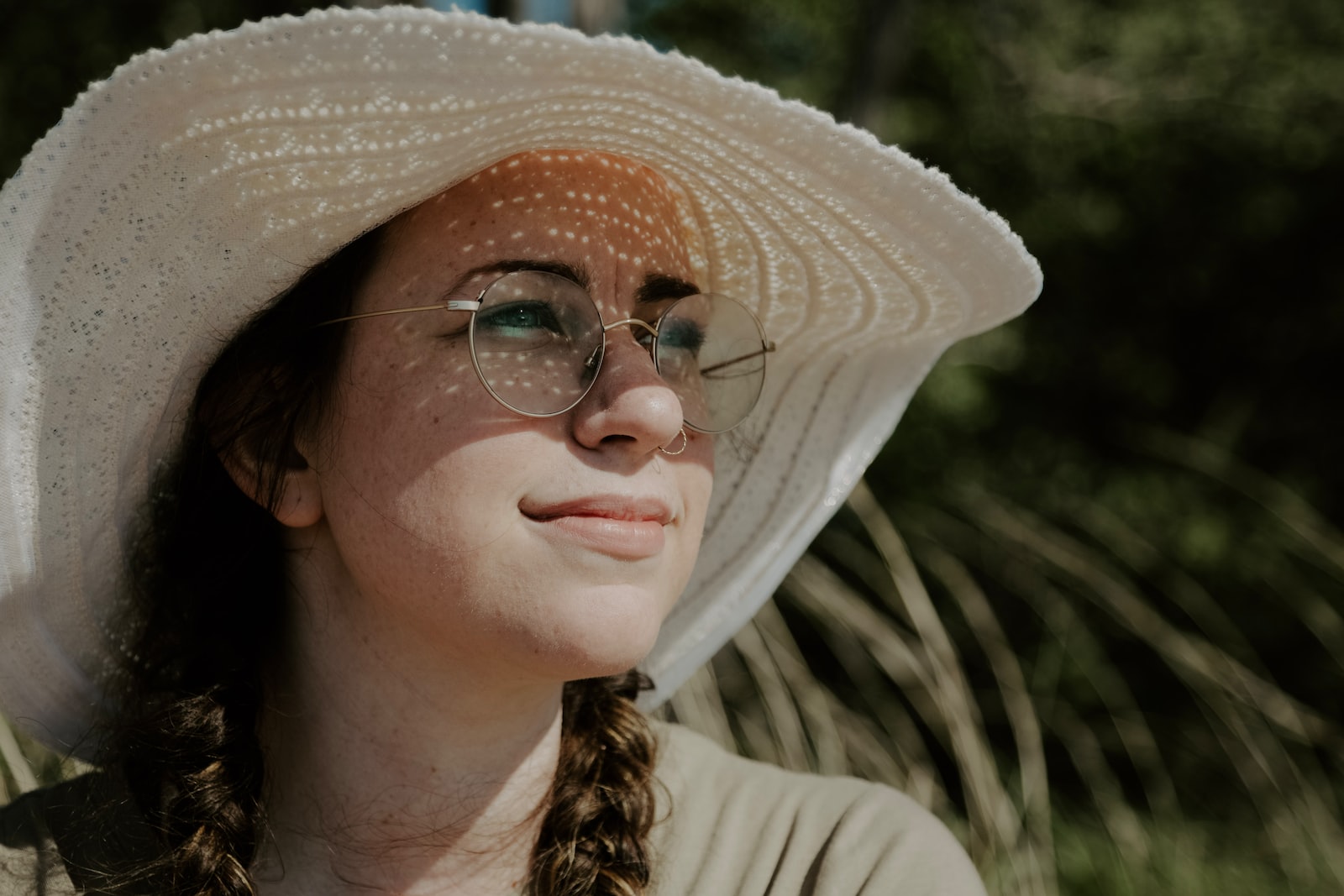 a woman wearing a white hat and glasses